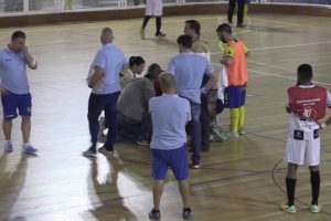 Futsal sporcusu kalbine yenik d&uuml;şt&uuml;