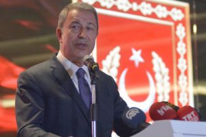 Bakan Akar, şehit aileleri ve gazilerle bir araya geldi