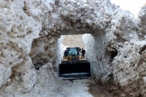 Kapanan k&ouml;y yolu a&ccedil;ıldı