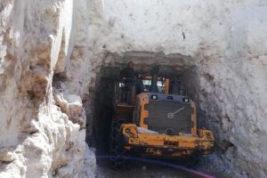 Hakkari'de kapanan k&ouml;y yolu a&ccedil;ıldı