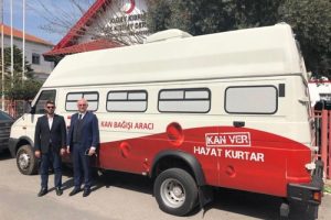 T&uuml;rk Kızılayı'ndan KKTC Kızılayı'na ara&ccedil; bağışı