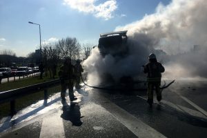 İstanbul'da hafriyat kamyonu yandı