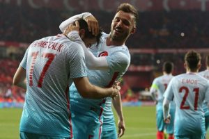 Emre &Ccedil;olak 7 ma&ccedil;tır kadroya giremiyor