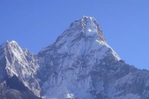 Everest'te cesetler ortaya &ccedil;ıkıyor