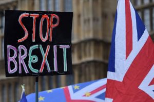 Brexit'i iptal dilek&ccedil;esine 2 milyon 500 bin imza
