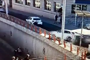 Yayaların mucize kurtuluşu kamerada