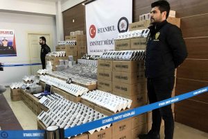 47 bine yakın g&uuml;mr&uuml;k ka&ccedil;ağı cep telefonu ele ge&ccedil;irildi