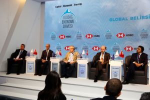 Bursa Uludağ Ekonomi Zirvesi'nde 'Global Belirsizlikte Büyüme' tartışıldı