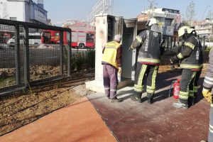 Park i&ccedil;indeki trafo alev aldı