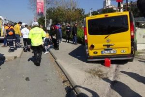 Dolmuş ile otomobil &ccedil;arpıştı: 10 yaralı