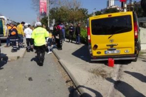 Sahil yolunda dolmuş ile otomobil &ccedil;arpıştı: 10 yaralı