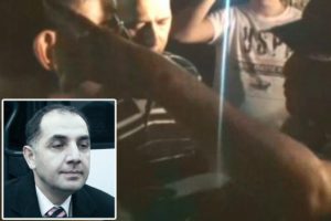 Eski yarbay Latif &Ccedil;i&ccedil;ek g&ouml;r&uuml;nt&uuml;leri g&uuml;lerek izledi