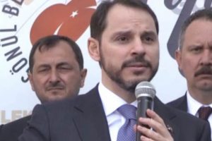 Bakan Albayrak: Hainliği ma&ccedil; izler gibi izleyen siyaset&ccedil;iler oldu
