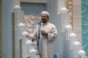 'Kur'an ile s&uuml;nnet arasına mesafe koymak iyi niyetten uzak b&uuml;y&uuml;k bir vebaldir'
