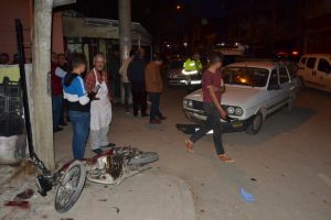 Otomobil ile motosiklet &ccedil;arpıştı