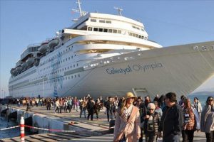 Kuşadası'na gemiyle 475 yolcu geldi