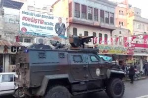 SP'li kişi bacağından vuruldu, se&ccedil;im b&uuml;rosuna ateş a&ccedil;ıldı