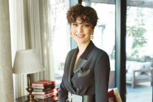 Berg&uuml;zar Korel geri d&ouml;n&uuml;yor