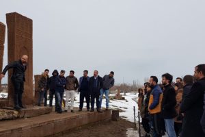 Aday &ouml;ğretmenlere Ahlat'ın tarihi mekanları gezdirildi