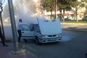 Alev alan otomobili belediye otob&uuml;s şof&ouml;r&uuml; s&ouml;nd&uuml;rd&uuml;