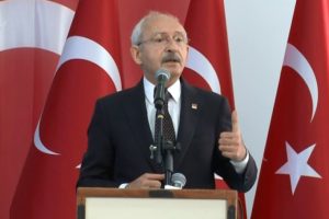 "Siyaset, halka hizmet etmek i&ccedil;in yarışmak demektir"