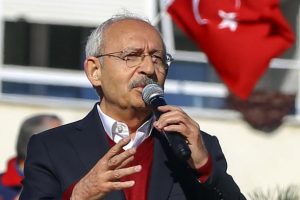 CHP lideri Kılı&ccedil;daroğlu, Kartal'da halka hitap etti