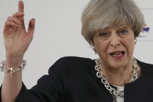 "Bakanlar Theresa May'i devirme planları yapıyor"