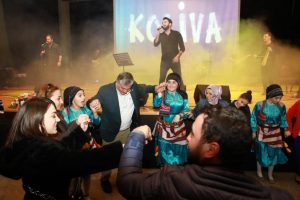 Sarıyerliler &uuml;nl&uuml; sanat&ccedil;ılarla 'Bahara Merhaba' dedi