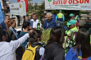Mersin Orman B&ouml;lge M&uuml;d&uuml;rl&uuml;ğ&uuml; 5 bin adet fidan dağıttı
