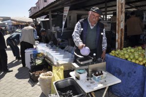 &Ccedil;&ouml;rek otu yağını pazarda &uuml;retiyor