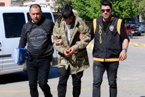 Seri hırsız emniyetten ka&ccedil;amadı