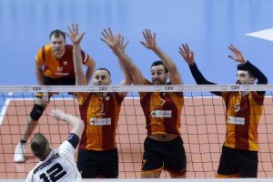 Galatasaray, filede kupa i&ccedil;in sahaya &ccedil;ıkıyor