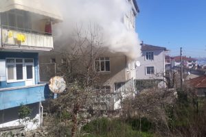 &Ccedil;akmakla oynayan 4 yaşındaki &ccedil;ocuk evi yakıyordu