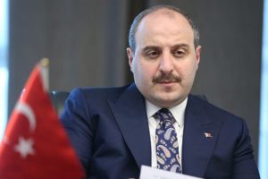 Bakan Varank: Milletimiz bu operasyonlara da pabu&ccedil; bırakmaz