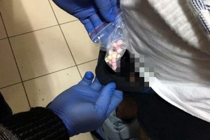 S&uuml;r&uuml;c&uuml;n&uuml;n i&ccedil; &ccedil;amaşırından uyuşturucu &ccedil;ıktı
