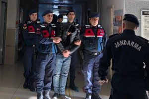 Okul &ouml;nlerindeki uyuşturucu satıcılarına operasyon! 15 kişi...