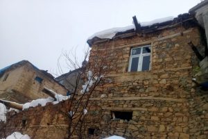 Aşırı yağış kerpi&ccedil; evi yıktı