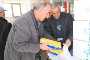 Arı yetiştiricilerine ila&ccedil; dağıtımı yapıldı