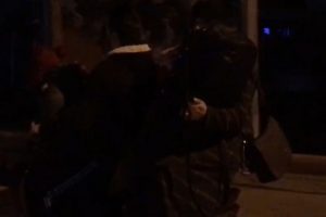Motosikletteki 6 kişinin tehlikeli yolculuğu