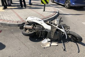 Bursa'da motosiklet ticari araca çarptı: 1 yaralı