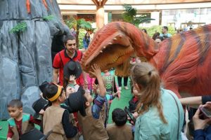 Dinozorlara hem miniklerden hem b&uuml;y&uuml;klerden yoğun ilgi