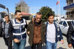Antalya'da eşini &ouml;ld&uuml;ren koca Mersin'de yakalandı
