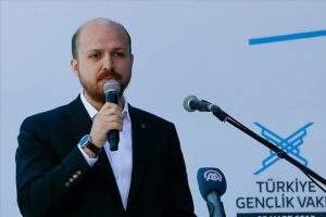 T&Uuml;GVA Y&uuml;ksek İstişare Kurulu &Uuml;yesi Erdoğan: Bu &uuml;lkeye hizmeti olanları savunalım