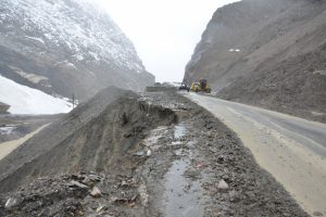 Hakkari- Van karayolunda heyelan!