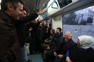 Yıldırım &ccedil;ifti Gebze-Halkalı treninde
