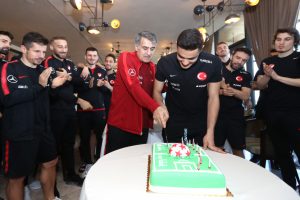 Ozan Kabak'ın doğum g&uuml;n&uuml; kutlandı