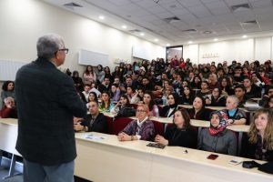 &Ouml;ğrenciler hocalarının tecr&uuml;belerini dinledi