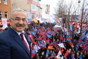 Hilmi G&uuml;ler: "Biz ancak Allah'ın &ouml;n&uuml;nde eğiliriz"