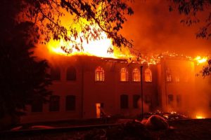 Tarihi okuldaki yangında 'sabotaj' ş&uuml;phesi