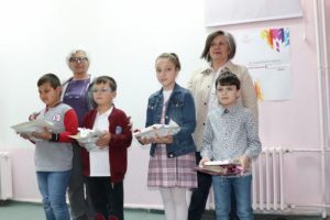En &ccedil;ok kitap okuyan &ccedil;ocuklar &ouml;d&uuml;llendirildi